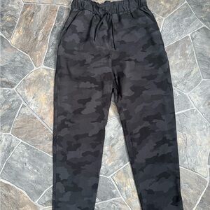 Lululemon Stretch High Rise 7/8 Pants - Camo Size 6